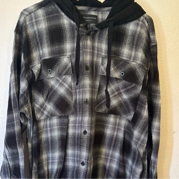 Men's Black and Gray Plaid Hooded Button Down Shirt. Size L - Picture 9 of 10